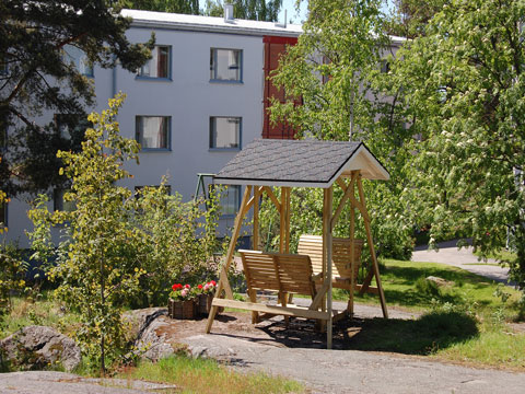 As Oy Mellunhirvi, Uotinmentie 9, kesinen pihakuva