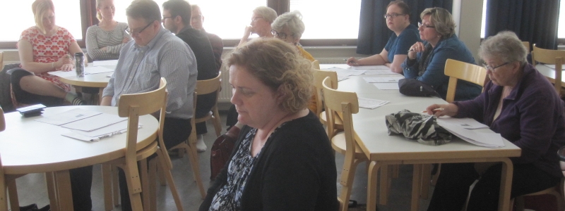 Yhtiökokouksen osanottajat seurasivat tarkkaavaisesti esitettyjä lukuja niin menneestä vuodesta kuin tulevasta budjetista.