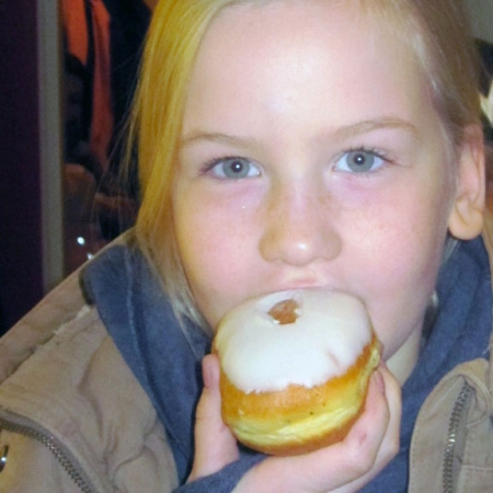 Lisää tällaisia juhlia, kun munkkikin maistuu, niin hyvältä