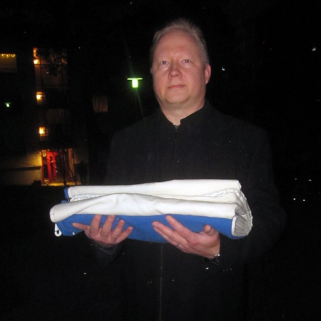 Timo Sihvo kantoi lipun lipputangon luo