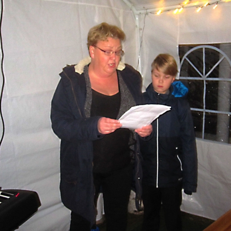 Salla ja Tiitus Vainikka musisoimassa