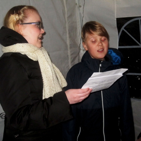 Tuuli Björkmanin ja Tiitus Vainikan yhteislauluesitys