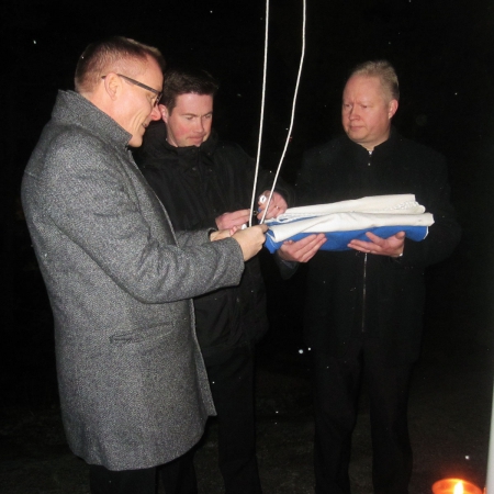 Lipunnosto klo 17.30 , Kari Nieminen, Jarno Vainikka ja Timo Sihvo