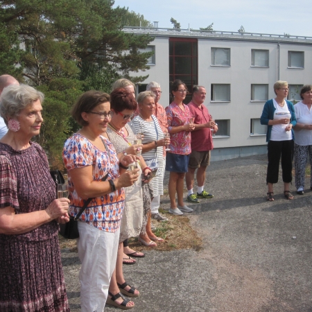 2. Mitähän kaikkea se juhlatoimikunta onkaan keksinyt juhlaan