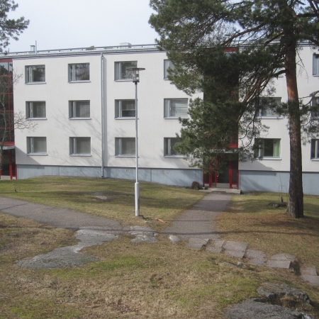 Talo 2, raput D ja E. Kuvan ikkunat itäsuuntaan.