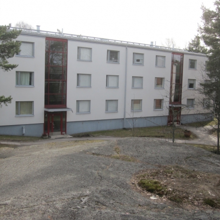 Talo 3, raput F, G, H. Kuvan ikkunat katsovat pohjoissuuntaan.