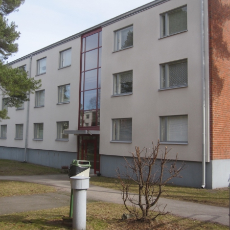 Talo 4, raput I ja H. Ikkunat lännen suuntaan.